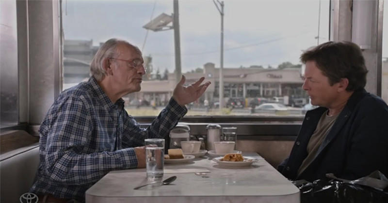 Retour vers le futur : Michael J. Fox et Christopher Lloyd à nouveau ensemble dans cette publicité !