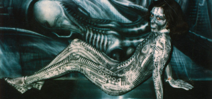 Les polaroids de H.R. Giger révèlent des femmes aliens