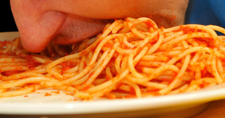 Un étudiant belge décède après avoir mangé des spaghettis vieux de 5 jours