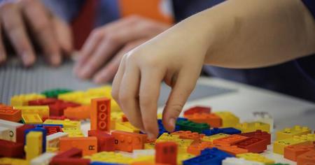 LEGO lance les briques en braille pour les enfants aveugles et malvoyants