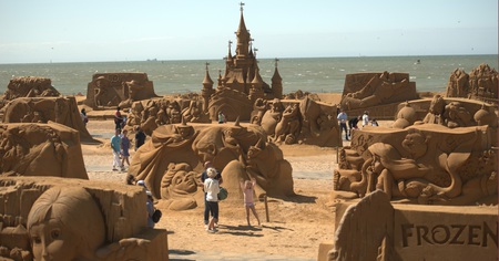 Disney : 150 sculptures de sable vous attendent sur la plage d’Ostende