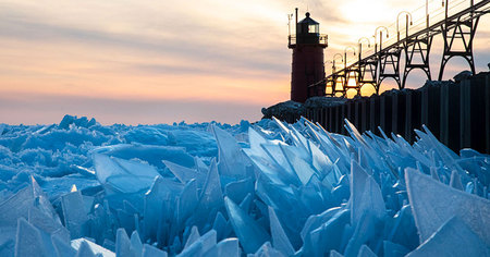 États-Unis : ces photos du lac Michigan après le passage du vortex polaire sont magiques