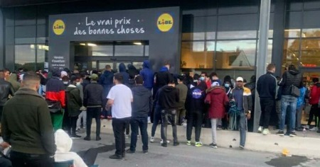 Des PS4 bradées chez Lidl à l'origine d'une foule de plusieurs centaines de personnes