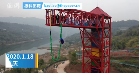 Un parc d'attractions chinois fait sauter à l'élastique un cochon vivant pour 