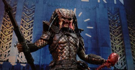 Un incroyable costume de Predator tricoté par une maman pour son fils