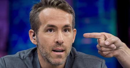 Alors qu'il est confiné et qu'il s'ennuie, Ryan Reynolds répond aux tweets des fans