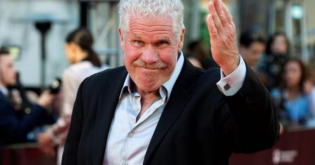 Quand Ron Perlman (Hellboy, Sons of Anarchy) s'est pissé sur la main avant de serrer celle d'Harvey Weinstein