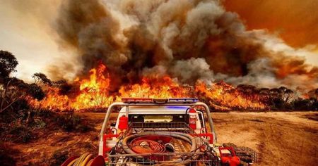 Ces photos de l'Australie en proie aux flammes semblent venir tout droit de l'enfer !