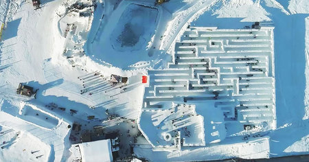 Snowlandia : le plus grand labyrinthe de neige et de glace se trouve en Pologne !