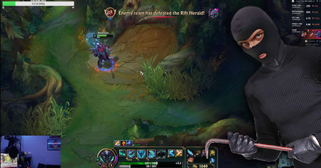 Twitch : ce streamer se fait cambrioler en pleine partie de League of Legends et finit par tirer sur le cambrioleur (vidéo)