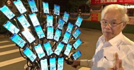 Pokémon Go : ce grand-père de 72 ans chasse avec 64 téléphones simultanément