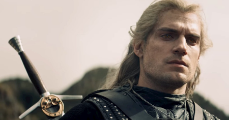 The Witcher : Henry Cavill nous détaille l'utilisation des épées de Geralt en vidéo