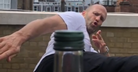 Bottle Cap Challenge : Jason Statham, Conor McGregor ou encore Ryan Reynolds se prêtent au jeu