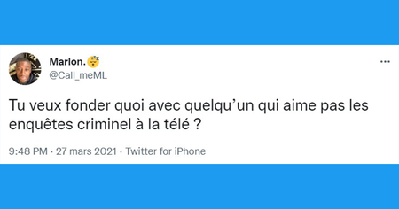 Top 20 des tweets les plus drôles sur la télévision, ce truc rectangulaire qui prend de la place dans le salon