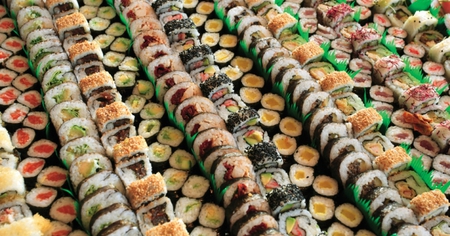 Cet homme a été banni d'un restaurant de sushis à volonté car il en mangeait trop