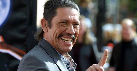 Danny Trejo sauve un bébé coincé dans une voiture accidentée et ajoute 