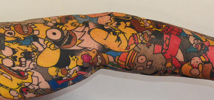 41 Homer Simpson tatoués sur le bras