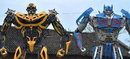 Deux paysans chinois fabriquent des reproductions de Transformers et gagnent 150 000 euros