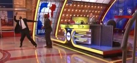 Shaquille O'Neal offre 500$ à la meilleure parodie de sa chute