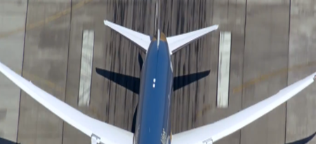 Découvrez l'incroyable décollage vertical du Boeing Dreamliner 787-9