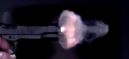 La sortie d'une balle de pistolet en slow-motion (73 000 i/s) est vraiment impressionnante !