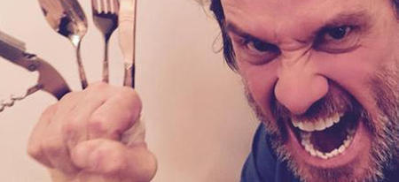 EPIC : Hugh Jackman imite The Mask, Jim Carrey répond en imitant Wolverine !