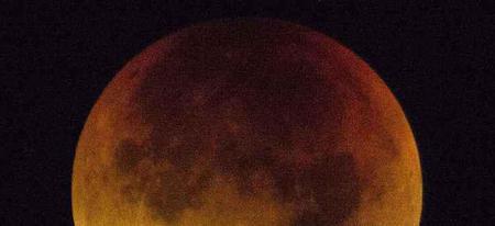 Les plus belles images de la Super Lune rouge et de l'éclipse