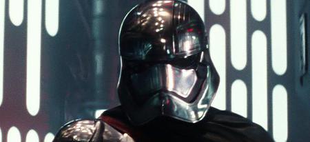 Star Wars 7 : on sait enfin comment le Capitaine Phasma a eu son armure chromée !