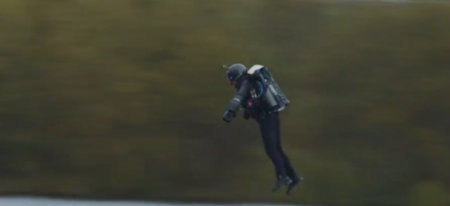 Un homme vient de battre le record du monde de vitesse en Jetpack (vidéo)