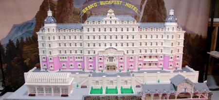 50 000 LEGO pour reproduire le Grand Budapest Hotel