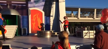 Quand Elastigirl se ramasse en plein show Disney