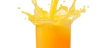 Voici la meilleure technique pour verser du jus d'orange