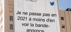 Twitter affiche des tweets d'internautes dans la rue pour célébrer 2020 en s'en moquant