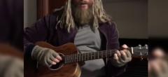 Avengers Endgame : quand Fat Thor fait le mélancolique en jouant Johnny Cash à la guitare