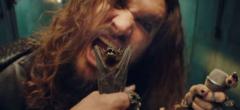 WTF : quand Jason Momoa se prend pour Ozzy Osbourne (vidéo)