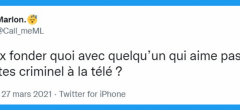 Top 20 des tweets les plus drôles sur la télévision, ce truc rectangulaire qui prend de la place dans le salon