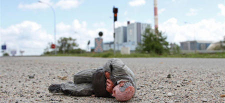 Les dommages collatéraux de notre évolution vus par les sculptures d'Isaac Cordal