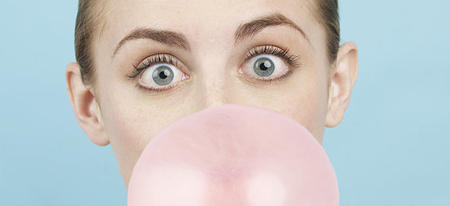 Manger des chewing-gum améliore votre image sociale