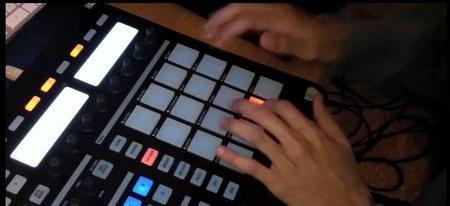 Un DJ remixe les sonneries de l'iPhone