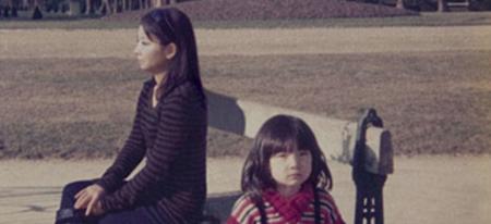 Chino Otsuka : elle s'incruste dans les photos de son enfance