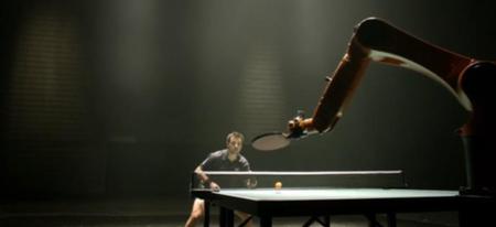 Un robot excellent au tennis de table