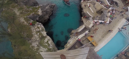 Un plongeon extrêmement dangereux filmé avec une GoPro