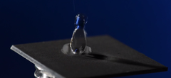 Un métal ultra hydrophobe qui fait rebondir les gouttes d'eau