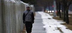 A 56 ans, il marche 33 kilomètres par jour pour aller travailler. Il va recevoir un cadeau exceptionnel