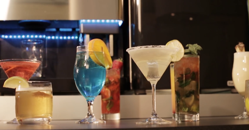 Barmate Blendbow, la machine qui réalise plus de 300 cocktails en 30  secondes