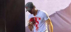 Vidéo : Enrique Iglesias joue avec un drone et se fait très mal