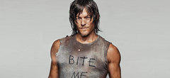 The Walking Dead : Daryl Dixon s'est fait mordre par... une fan ! 