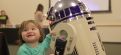 Luke, R2-D2, Dark Vador et un Stormtrooper ont rendu visite à des enfants malades