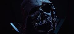 Star Wars VII : la relique du casque de Dark Vador que détient Kylo Ren est fausse !