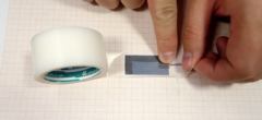 Vous pouvez fabriquer votre propre électricité avec du papier, du scotch et un crayon à papier